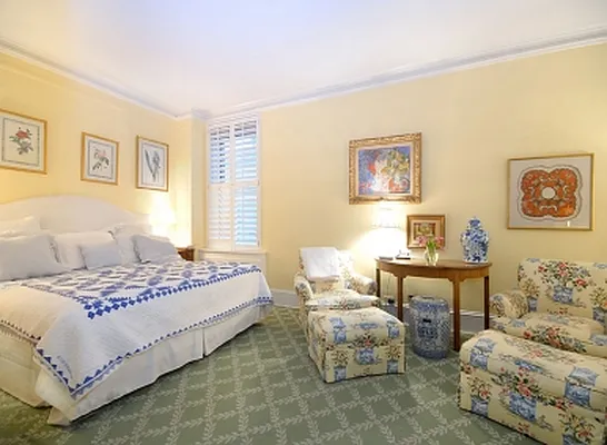 Sold by Warburg | media 10