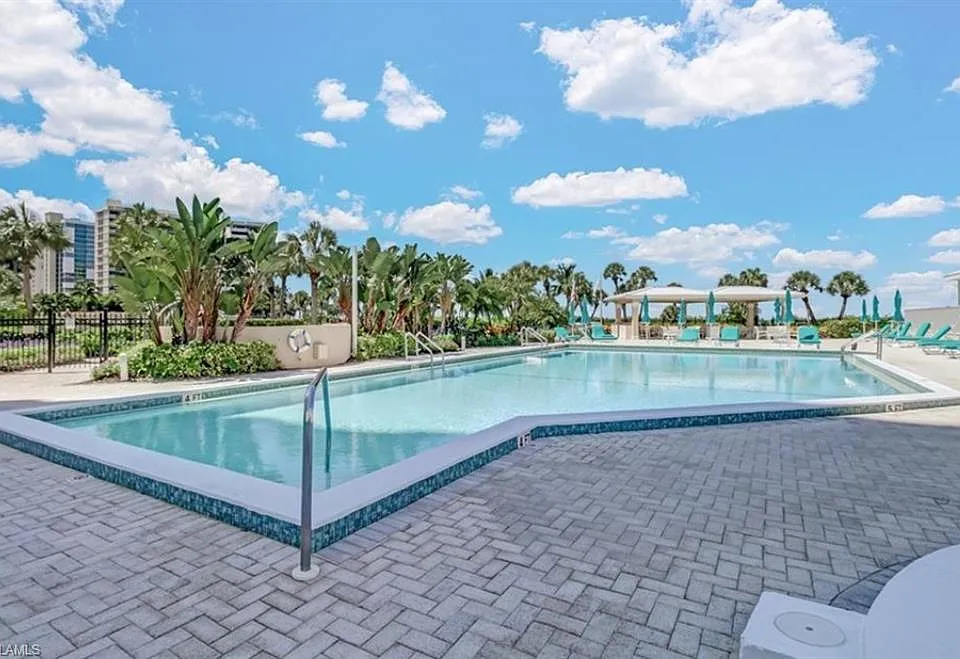 4041 Gulf Shore Blvd N #305