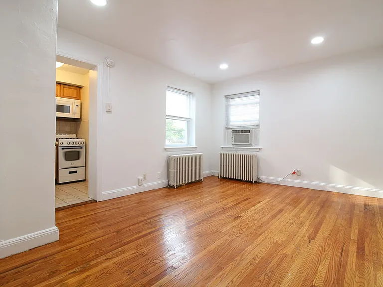 1616 Pine St — Photo 3