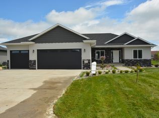 625 E Pinehurst Trl, Dakota Dunes, SD 57049