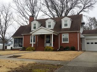 302 4th St, Carmi, IL 62821