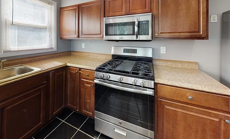 201 Comstock Ave #1R — Photo 11