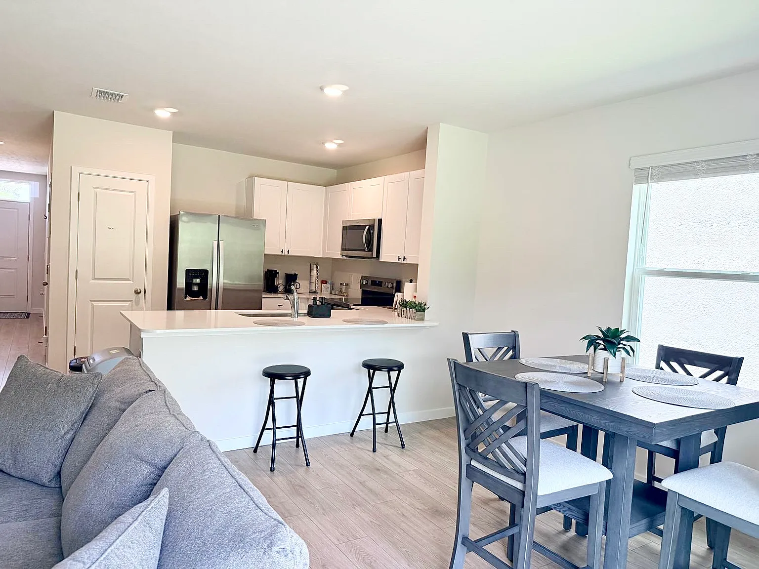 3 bed, 1463 sqft, $2,685 — Photo 3