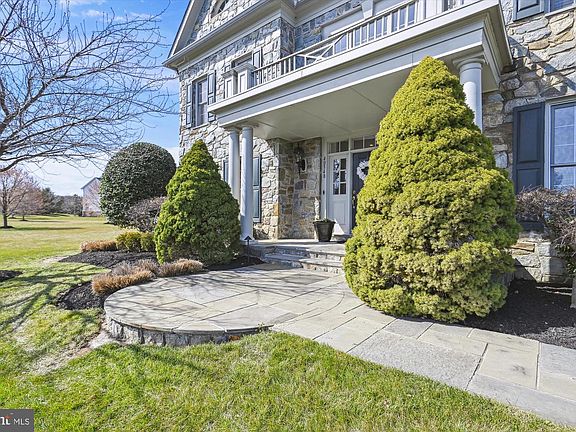 2nd image of 40348 Monroe Glen Ln