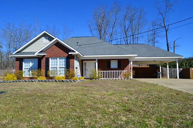 3 bed, 1379 sqft, $1,495 — Photo 1