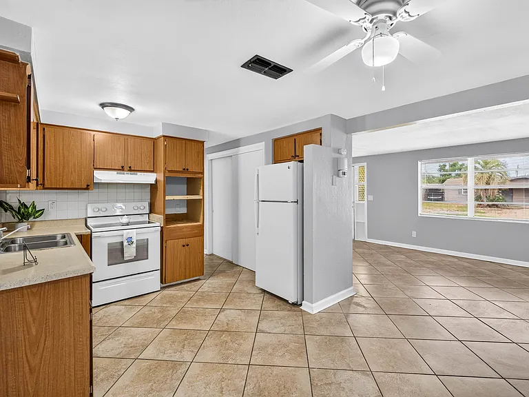 2516 Templewood Dr — Photo 7