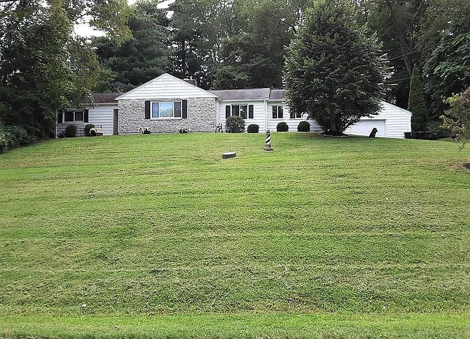1st image of 1305 Beechwood Dr NE