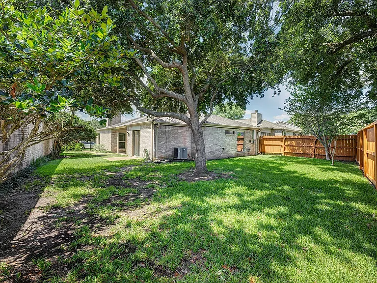 18506 Glen Briar Ln — Photo 16
