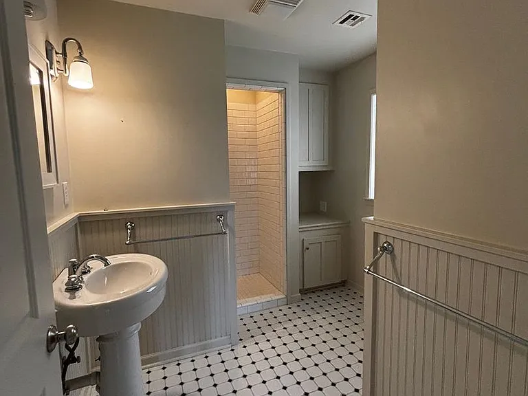 1326 E 32nd Pl — Photo 29