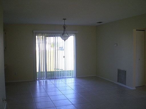 5th image of 2097 SE Heathwood Cir