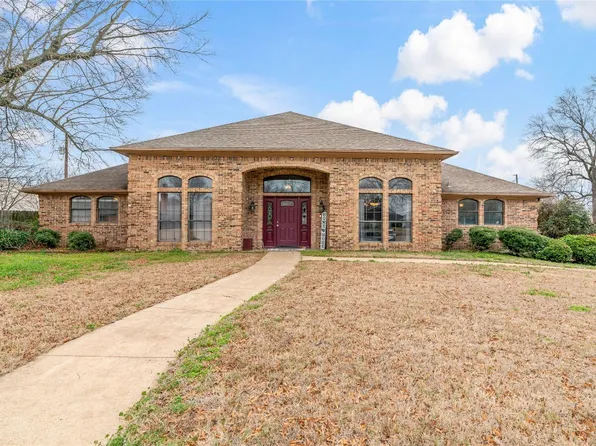2715 Oak Creek Dr, Paris, TX 75462