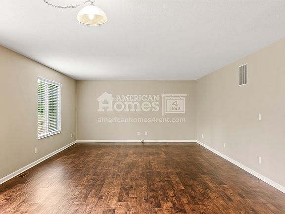 3rd image of 513 Panzeretta Dr