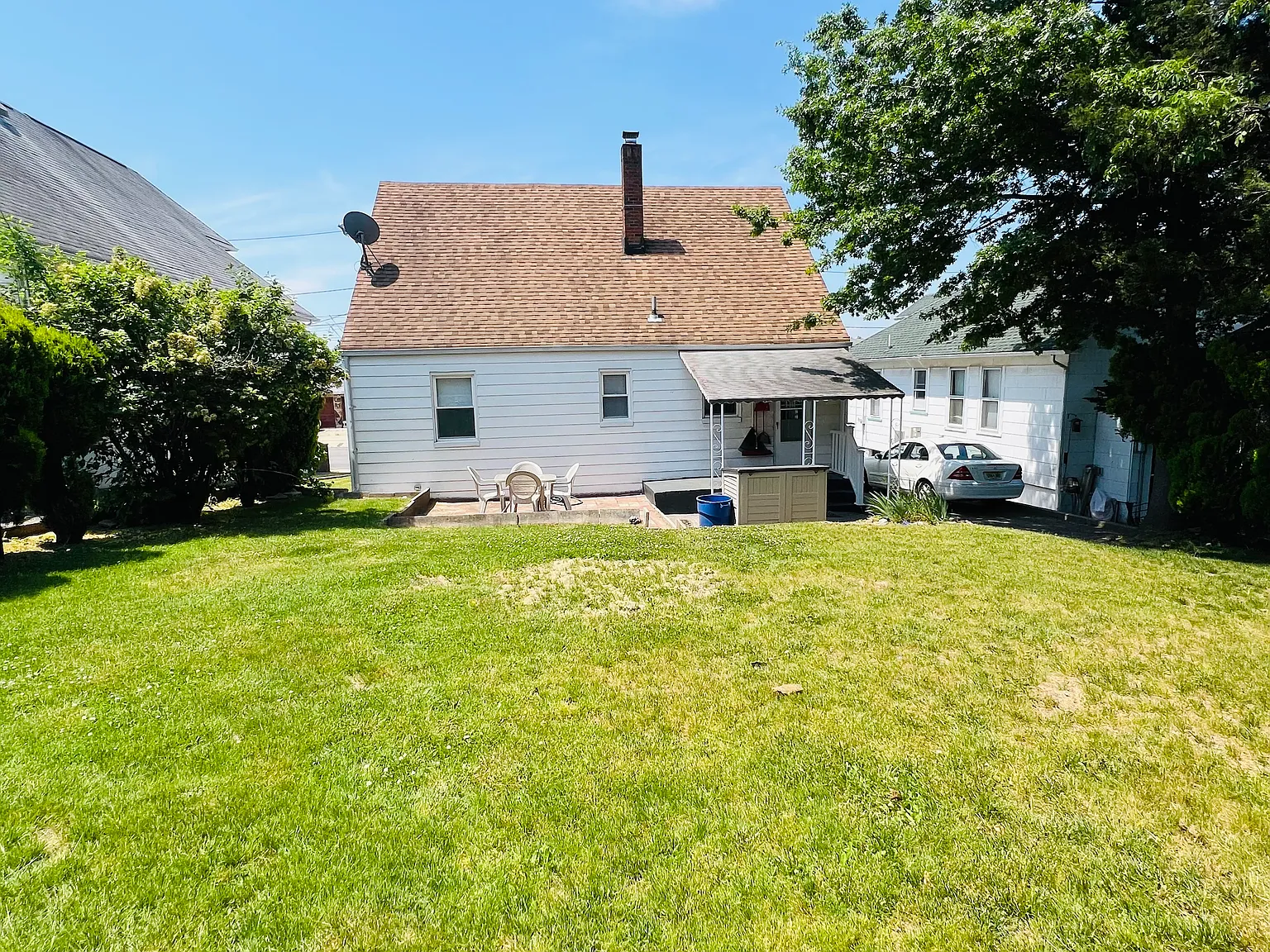 4 bed, 1.5 bath, 1433 sqft, $3,900 — Photo 2