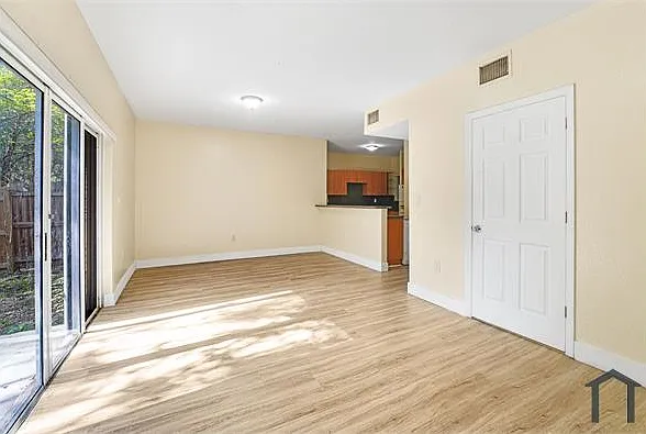 4 bed, 1799 sqft, $2,190 — Photo 2