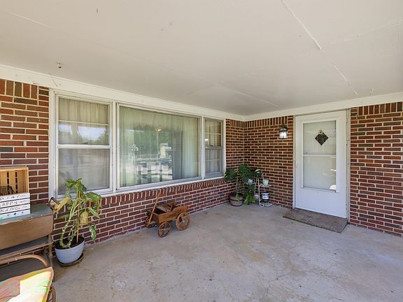 5th image of 419 E 9th Ave