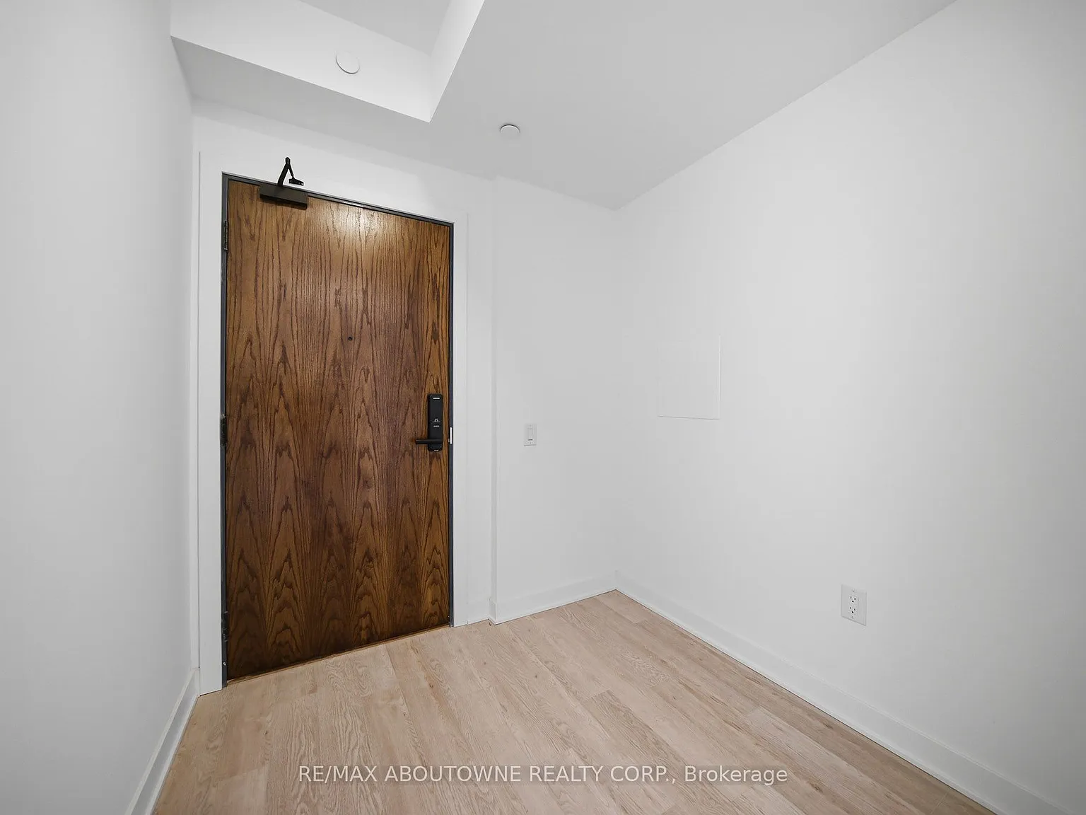 2 bed, $2,400 — Photo 4