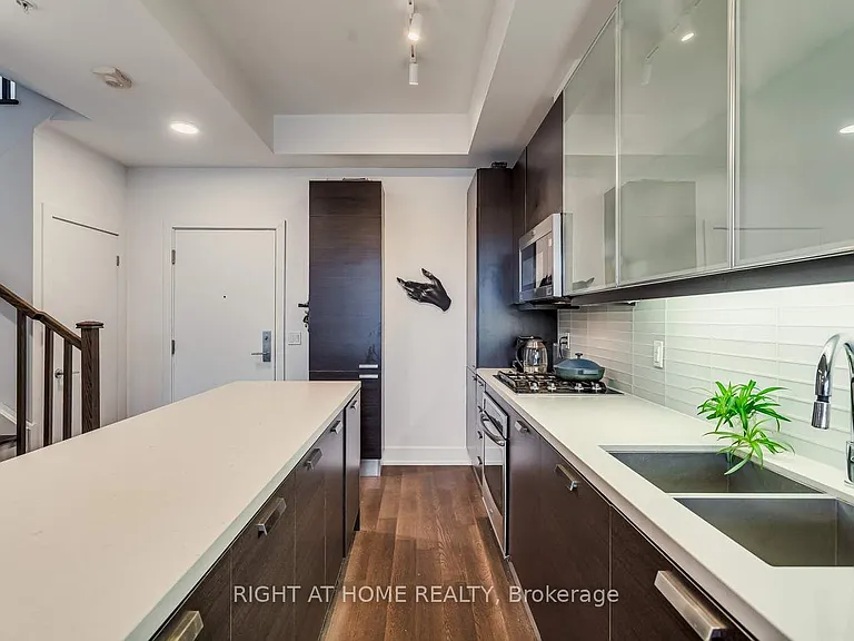 66 Kippendavie Ave #409 — Photo 5