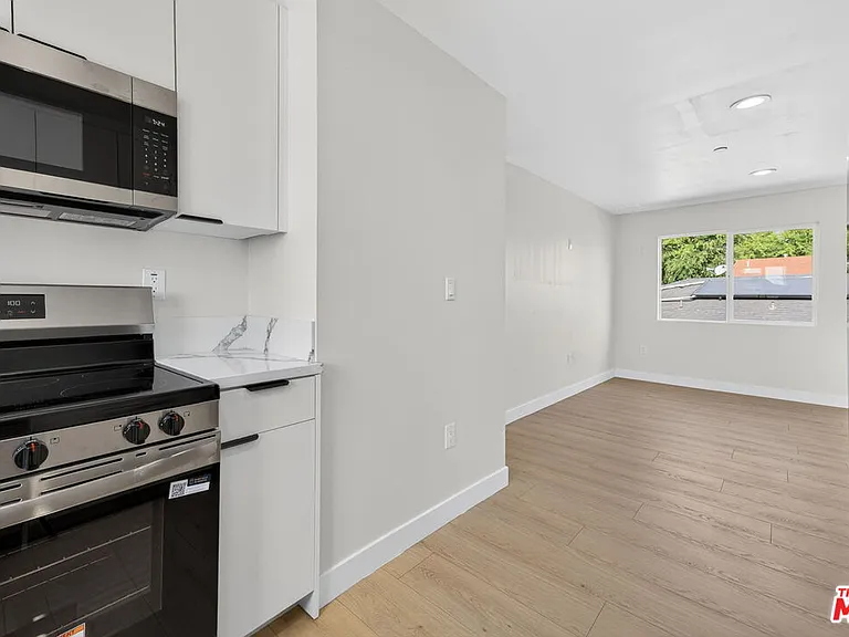 3436 Hunter St — Photo 8