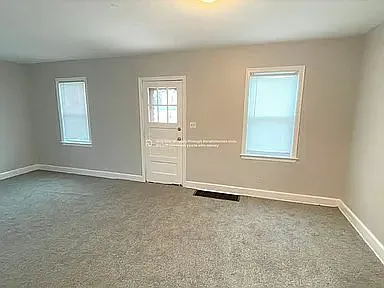 3 bed, 1.5 bath, 1046 sqft, $1,497 — Photo 2