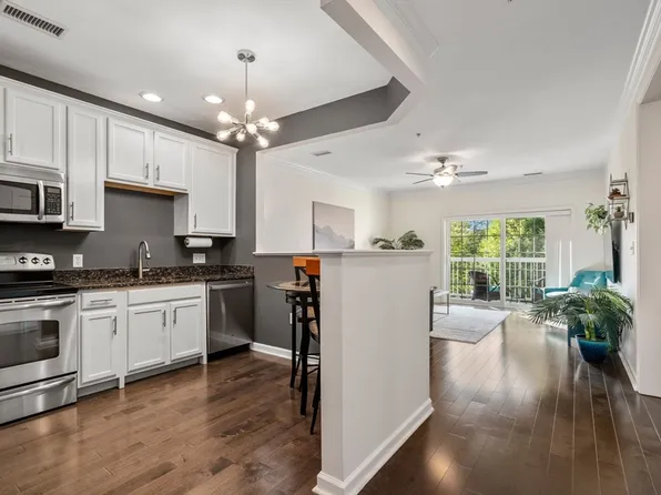 170 Clocktower Dr Unit 5210, Waltham, MA 02452