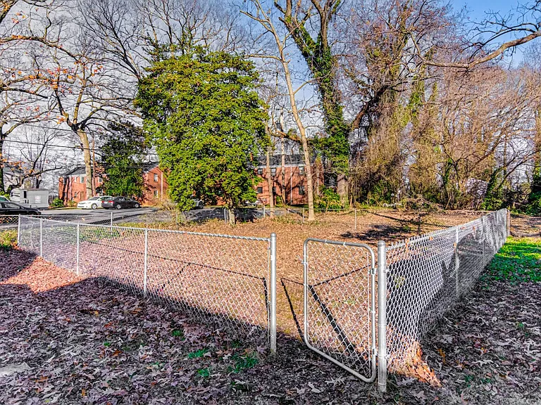 306 W Lexington Ave — Photo 19