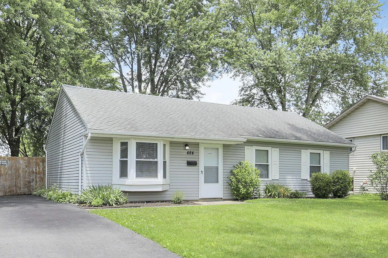 484 Coronation Ave photo 1