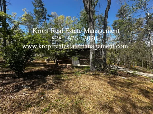 4 Mountain Oaks Dr, Fletcher, NC 28732