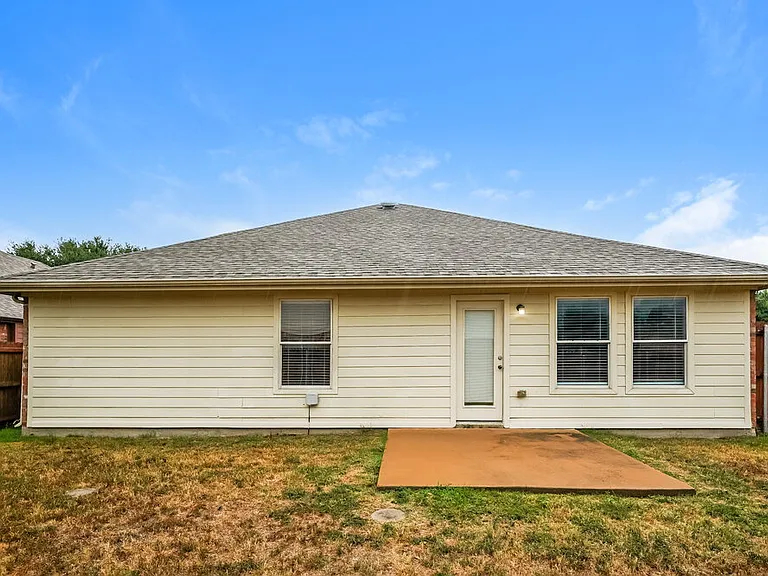 1235 Sweetwater Dr — Photo 16