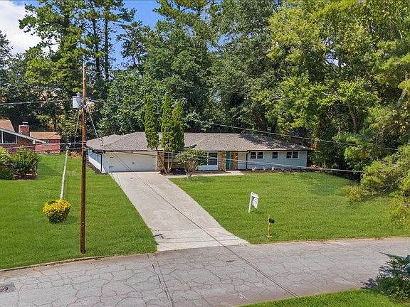 4th image of 2719 Kings Park Cir