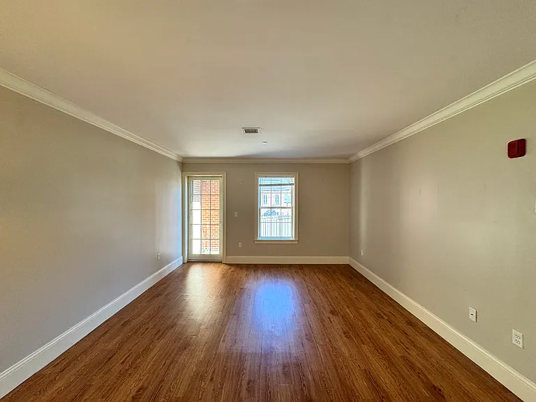 286 Main St — Photo 11