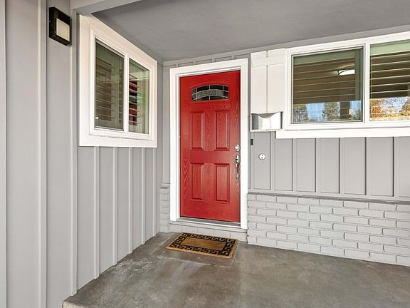 5th image of 1040 Gloucester Ct