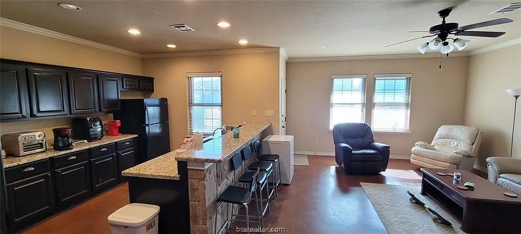 4 bed, 1853 sqft, $606 — Photo 4