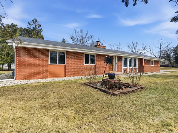 12652 North River Forest CIRCLE, Mequon, WI 53092