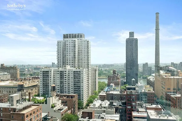 Rented by Sotheby's International Realty | media 11