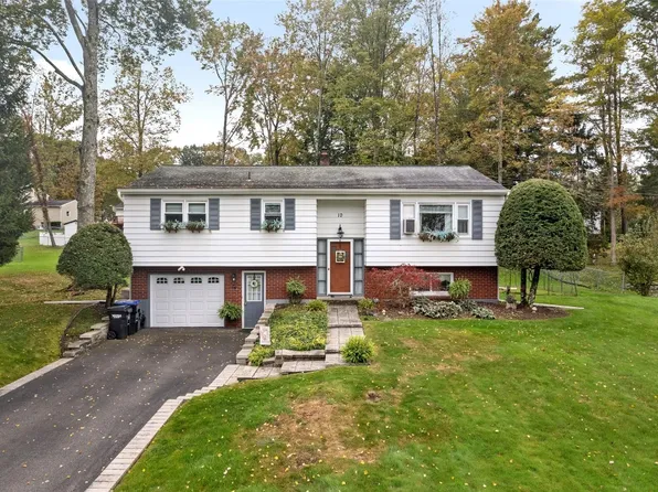 10 Eland Dr, Apalachin, NY 13732