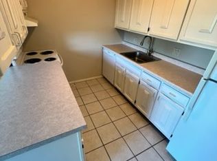 4471 S 27th St #E06, Lincoln, NE 68512