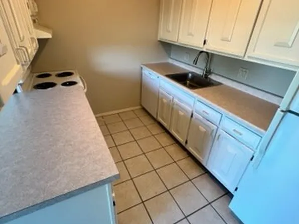 4471 S 27th St #E06, Lincoln, NE 68512