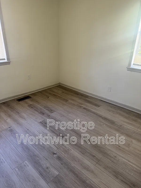 3 bed, 1.0 bath, 1117 sqft, $1,200 — Photo 4