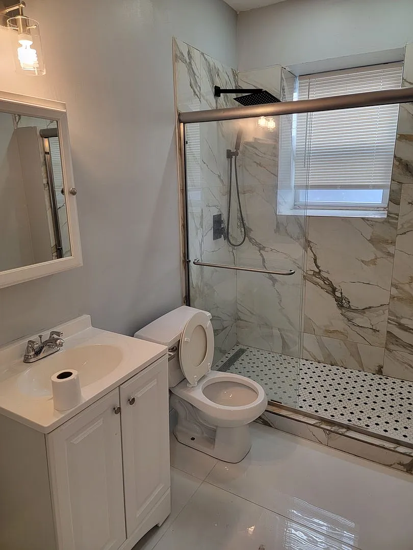 52nd Street Apartments — Photo 4