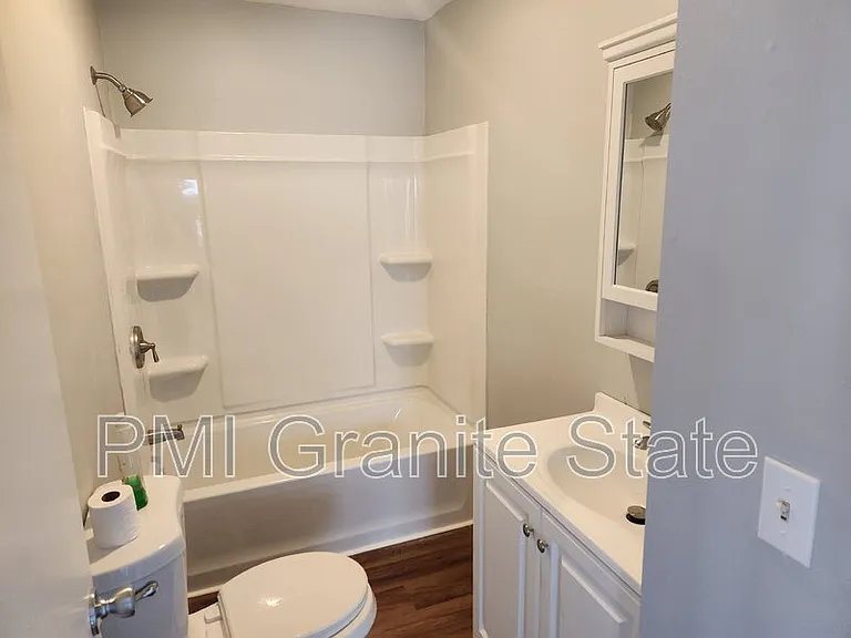 8B Beacon St #8B — Photo 5