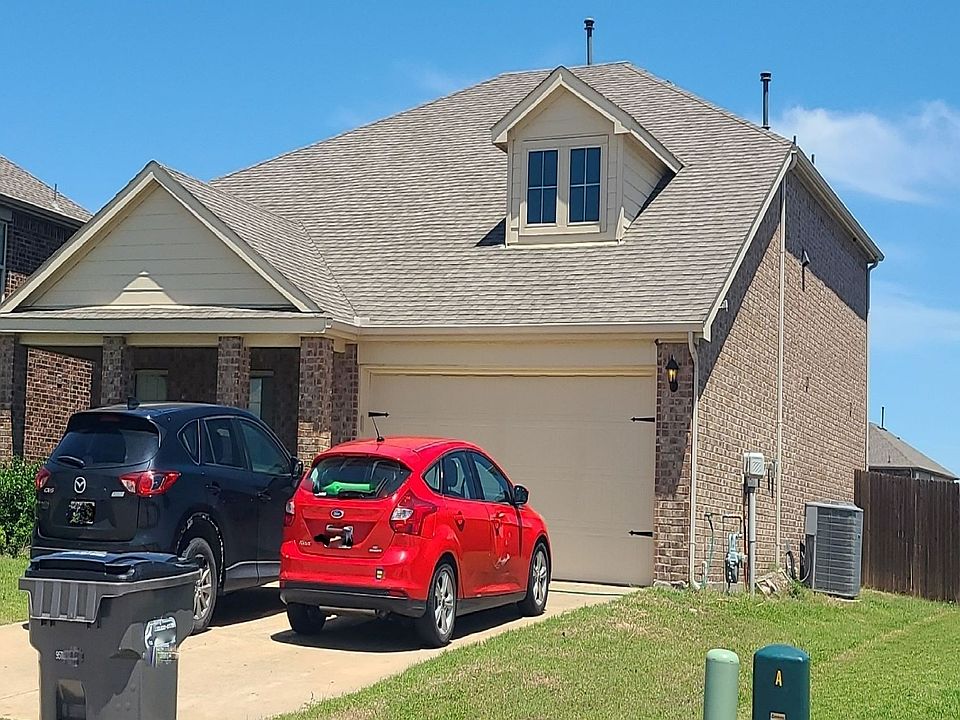 2nd image of 1203 Pampa Grass Dr