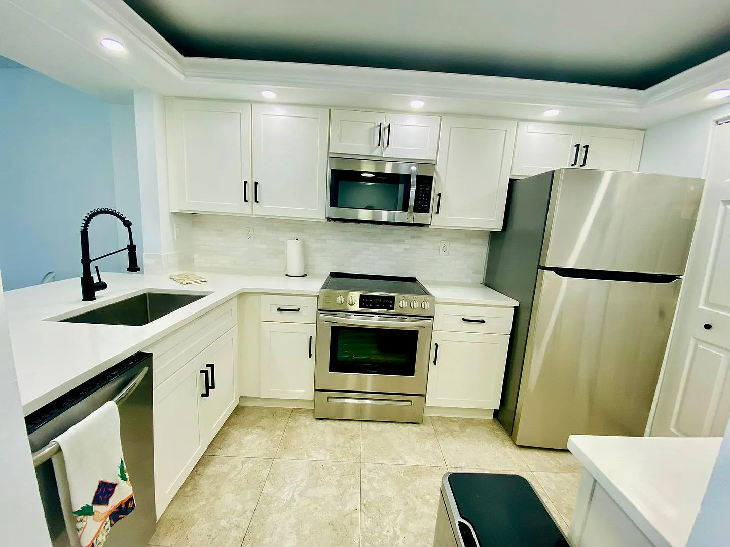 ** Marco Island 2/2 At South Seas Club ** Renovated Unit ** Available Dec-April 2024 ** Don't Mis... — Photo 4