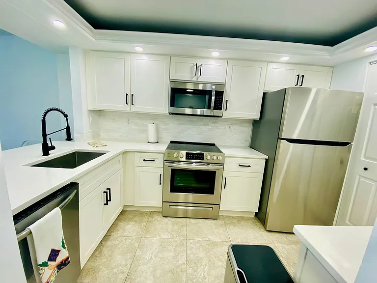 601 Seaview Ct #C208 — Photo 4