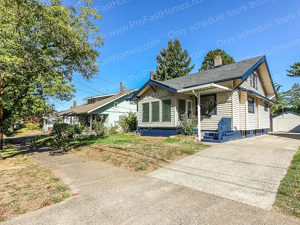 7566 N Fowler Ave