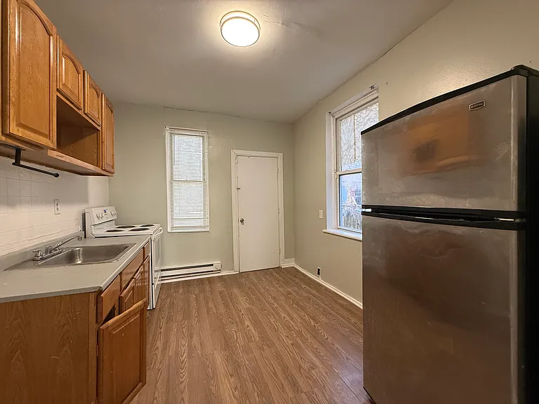 247 E Mayfield St — Photo 5
