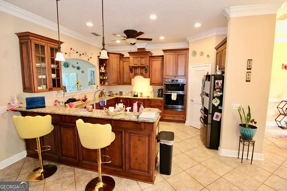 3 bed, 3.0 bath, 2341 sqft, $2,300 — Photo 3