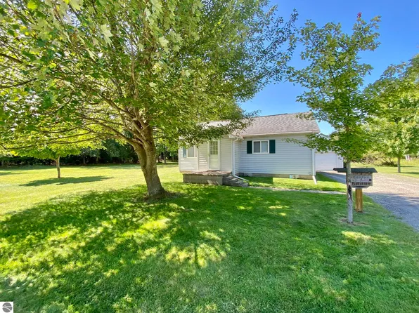 827 Tawas St, East Tawas, MI 48730