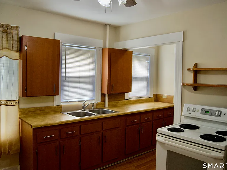 37 Putnam St — Photo 5