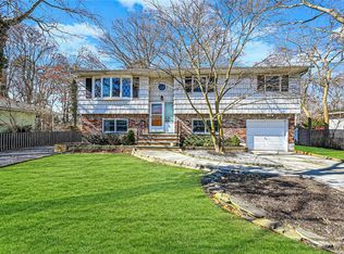 32 Smith Ave, Holbrook, NY 11741