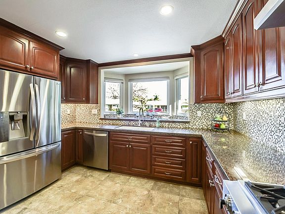 5th image of 621 Ardis Ave